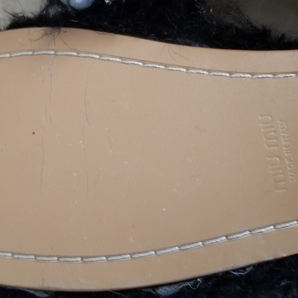 FURRY BLACK SLIPPERS WITH WHITE PEARLS US 9 - Picture 4 of 7